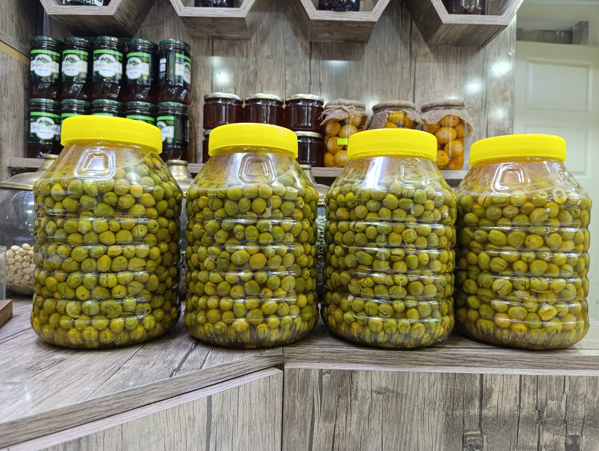 Yeşil zeytin bidon