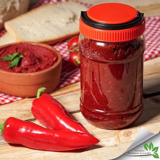 Acı biber salçası